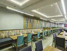 Restauracja w Poseidon z nowoczesnymi stolikami