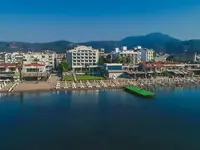 Widok na kompleks Premier Nergis Beach & SPA nad morzem