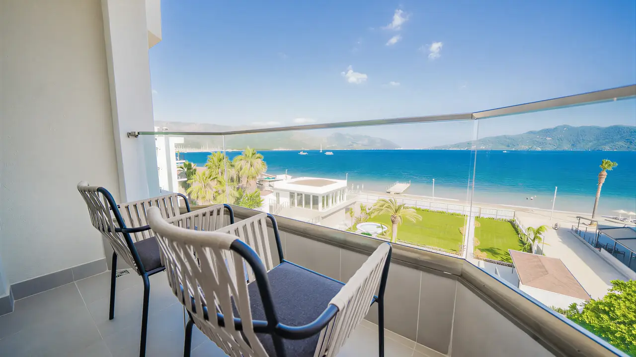 Balkon z widokiem na morze w Premier Nergis Beach & SPA