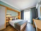 Nowoczesny pokój z łóżkiem w Premier Nergis Beach & SPA