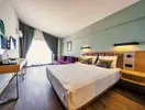 Nowoczesna sypialnia w hotelu Premier Nergis Beach & SPA
