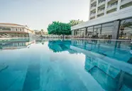 Basen zewnętrzny w hotelu Premier Nergis Beach & SPA