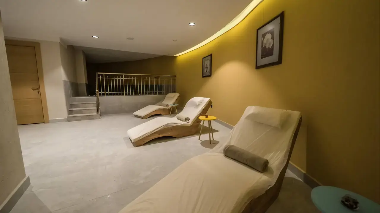 Strefa relaksu z leżakami w Premier Nergis Beach & SPA
