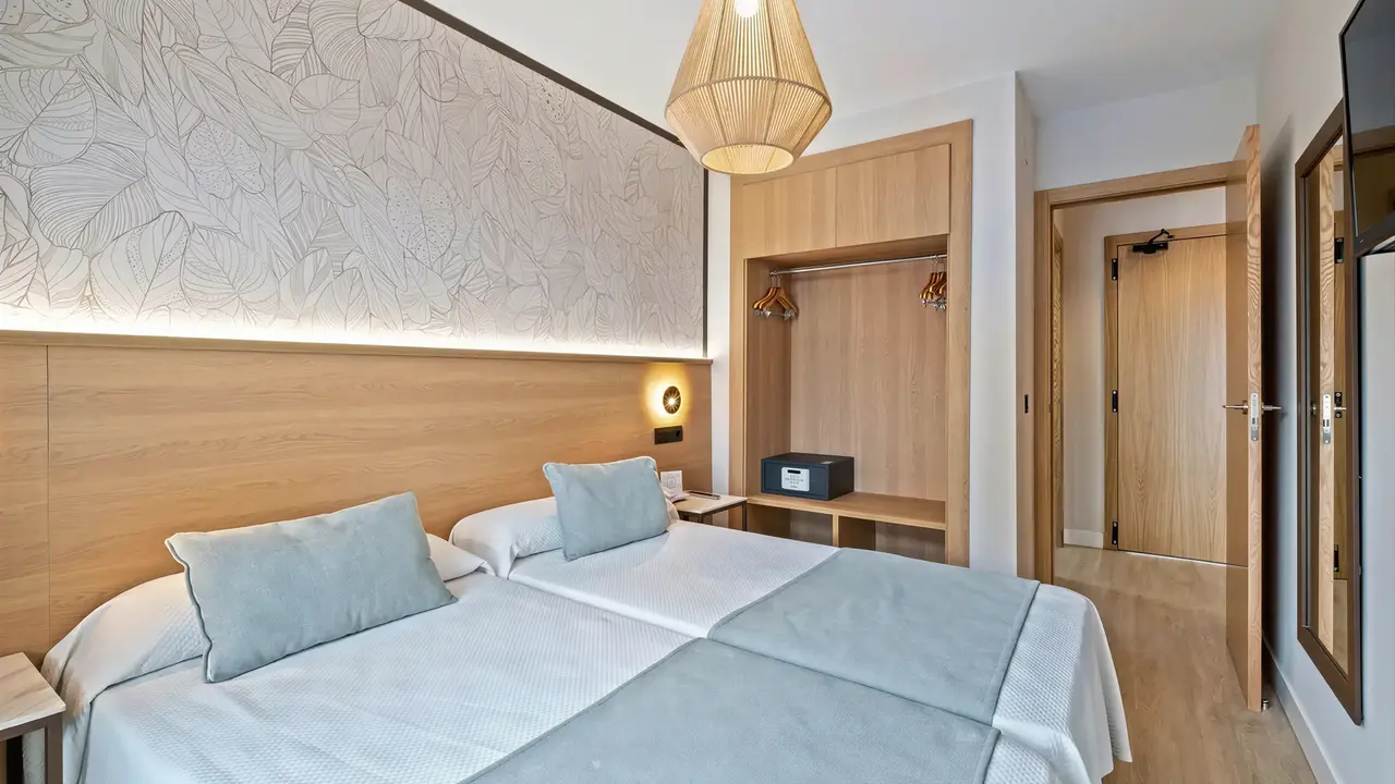 Nowoczesna sypialnia w hotelu Puente Real