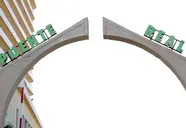 Wejście do Puente Real z charakterystycznym łukiem