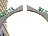 Wejście do Puente Real z charakterystycznym łukiem