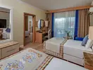 Wnętrze pokoju z łóżkami w Quattro Beach Spa