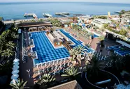 Widok na kompleks basenów w Quattro Beach Spa