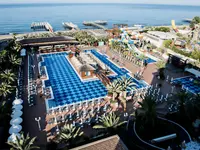 Widok na kompleks basenów w Quattro Beach Spa