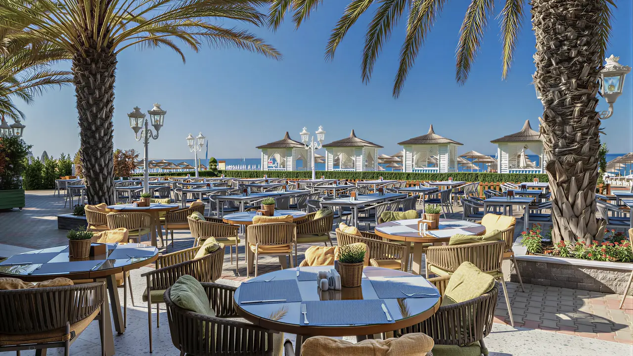 Stolik restauracyjny na tarasie w Quattro Beach Spa