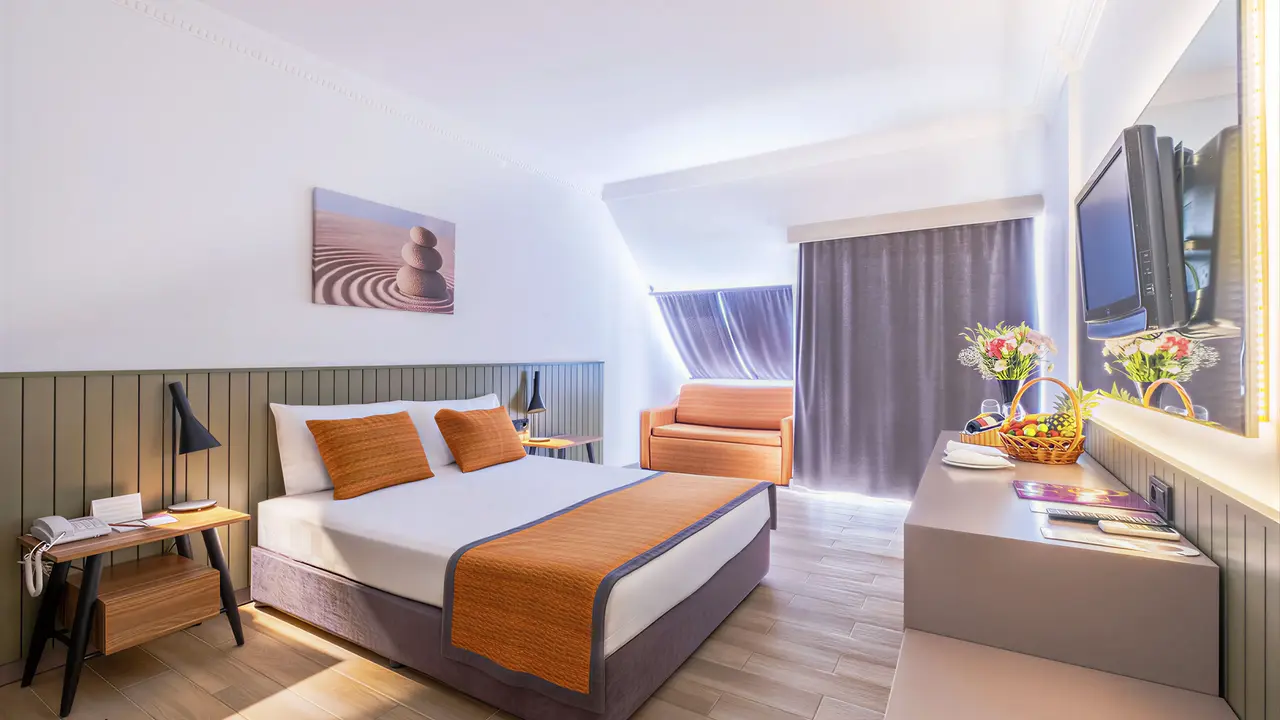 Przytulna sypialnia w hotelu Queens Park Resort Goynuk