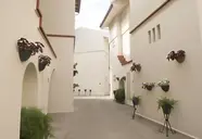 Jasny korytarz zewnętrzny w Queens Park Resort Goynuk