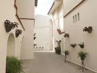 Jasny korytarz zewnętrzny w Queens Park Resort Goynuk