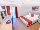 Nowoczesny pokój z łóżkiem w Queens Park Resort Goynuk