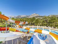 Zjeżdżalnie wodne w hotelu Queens Park Resort Goynuk