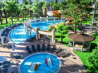 Zjeżdżalnie wodne w Queens Park Resort Goynuk