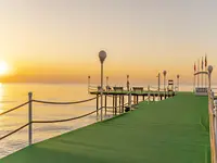 Molo nad morzem w Queens Park Resort Goynuk o zachodzie słońca