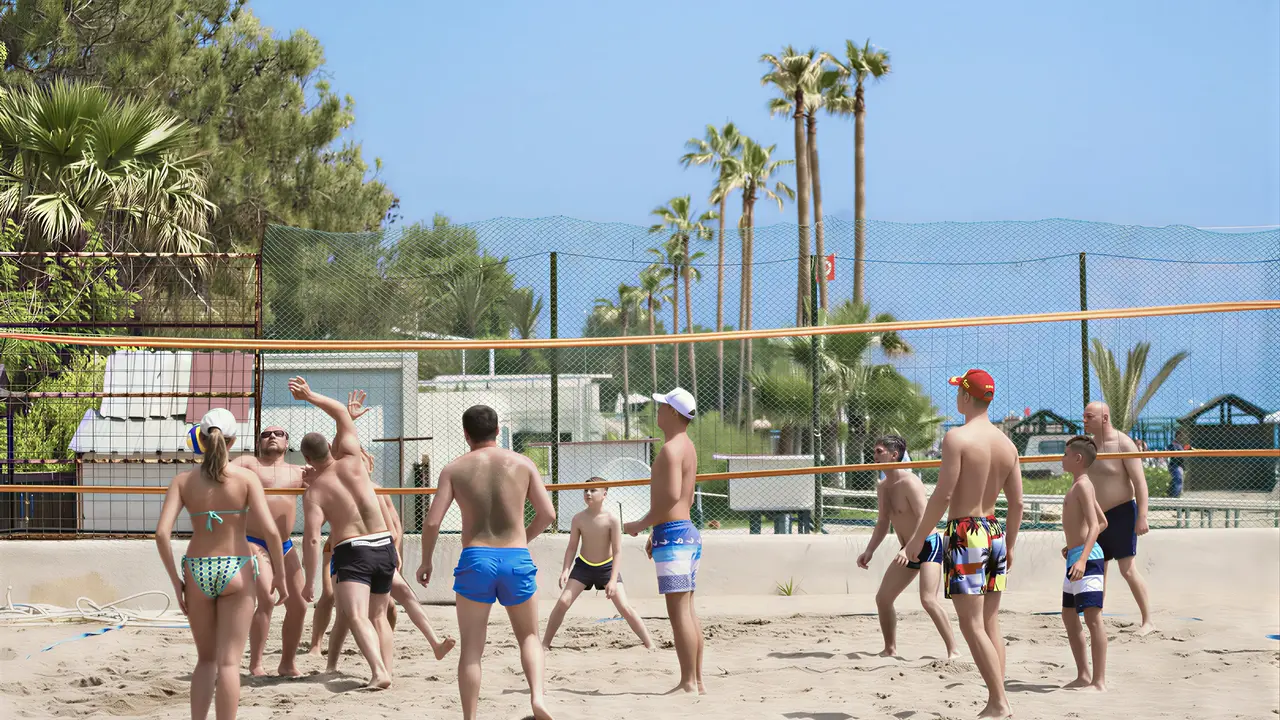 Gra w siatkówkę plażową w Queens Park Resort Goynuk