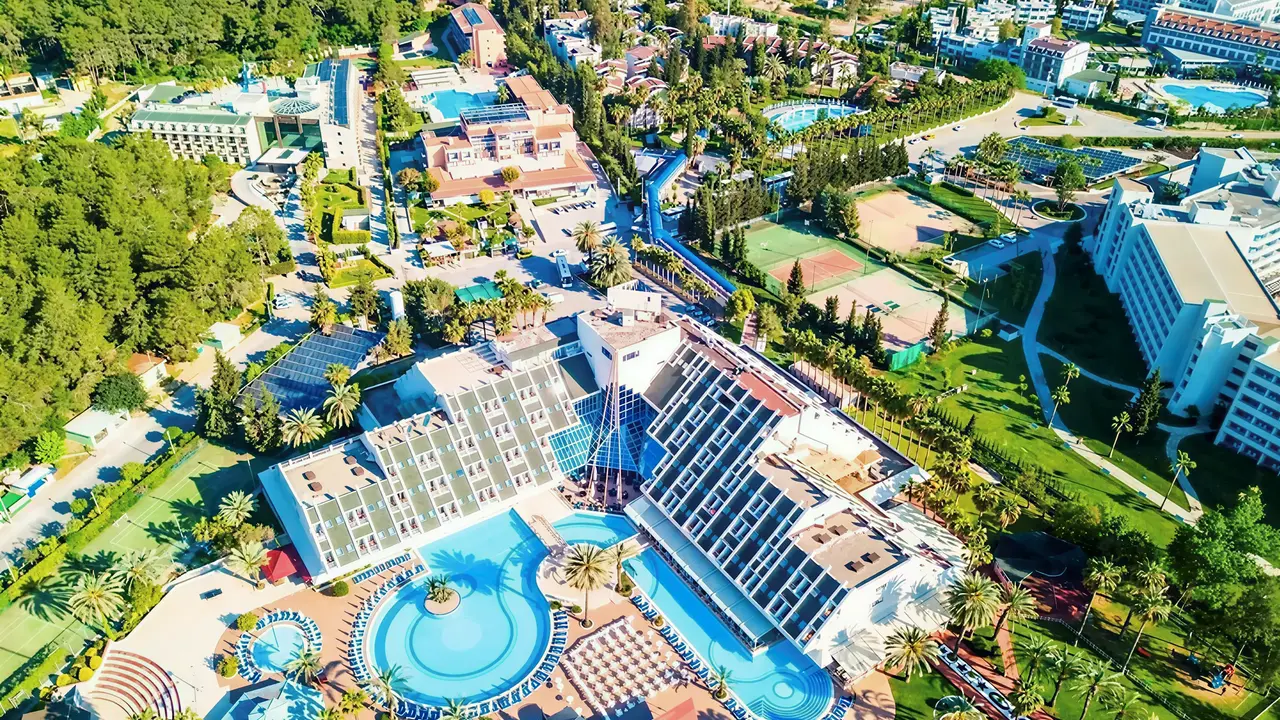 Widok z lotu ptaka na kompleks Queens Park Resort Goynuk