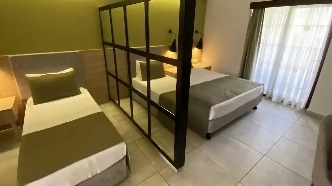 Pokój z łóżkami w Queens Park Resort Goynuk
