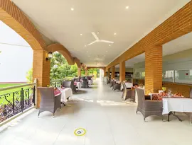 Restauracja na świeżym powietrzu w Queens Park Resort Goynuk