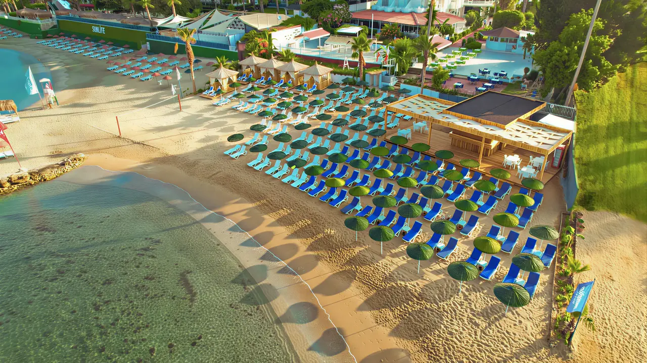 Widok z lotu ptaka na Ramira Beach i plażę