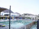 Basen z leżakami w hotelu Retac Qunay Dahab Resort & Spa