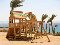 Drewniany plac zabaw w Retac Qunay Dahab Resort & Spa