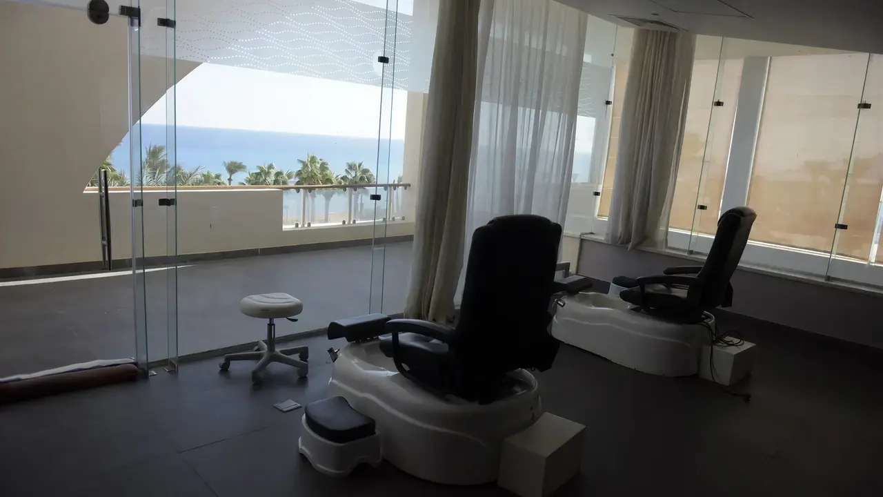 Fotele do pedicure w Retac Qunay Dahab Resort & Spa