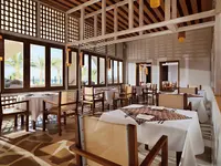 Elegancka restauracja w Retac Qunay Dahab Resort & Spa z nakrytymi stołami