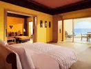 Wnętrze sypialni z widokiem w Retac Qunay Dahab Resort & Spa