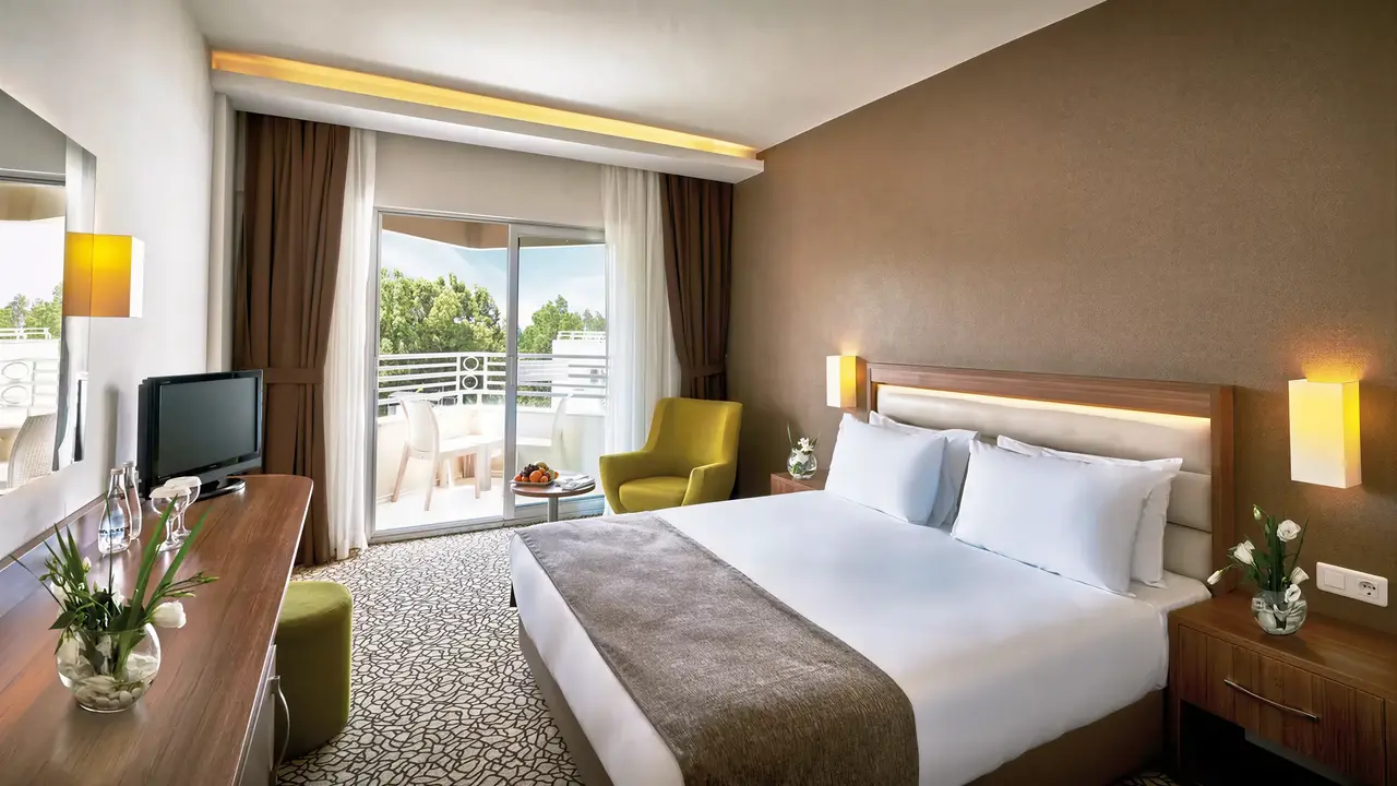 Nowoczesna sypialnia w hotelu Richmond Ephesus Resort