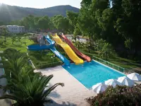 Zjeżdżalnie wodne w basenie Richmond Ephesus Resort