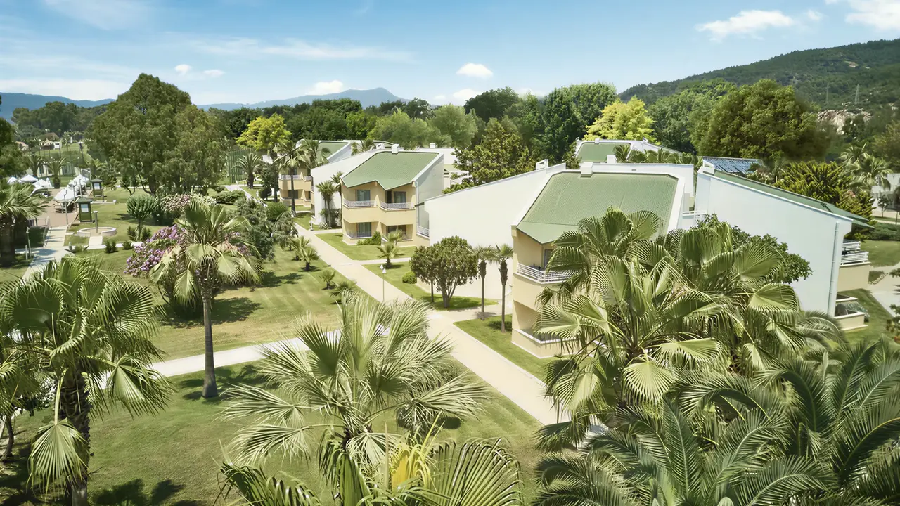 Widok na budynki i teren Richmond Ephesus Resort