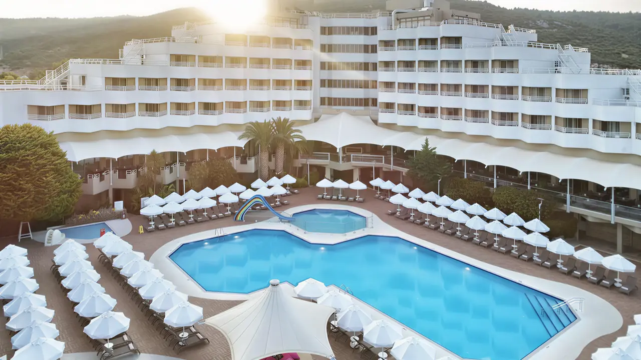 Widok na kompleks i baseny w Richmond Ephesus Resort