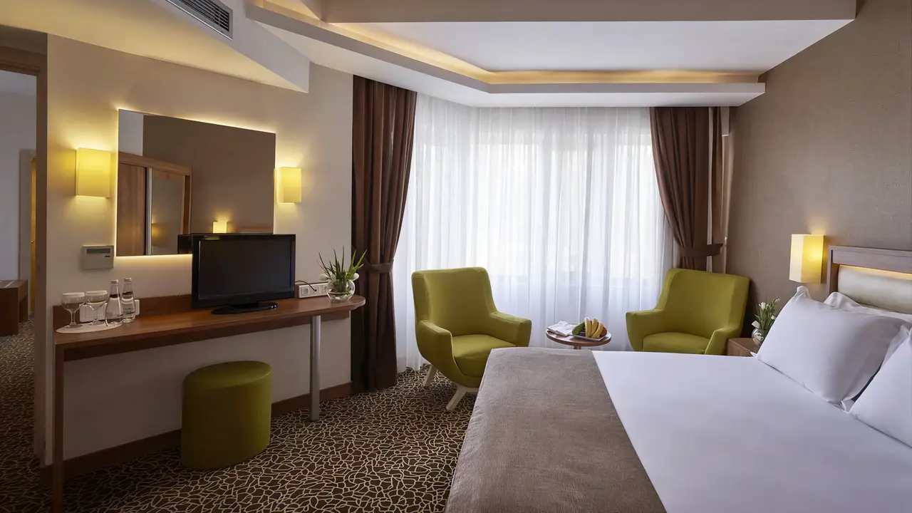 Przytulny pokój z łóżkiem w Richmond Ephesus Resort