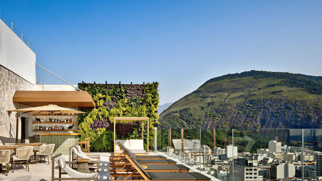 Bar na tarasie w Rio Othon Palace z widokiem