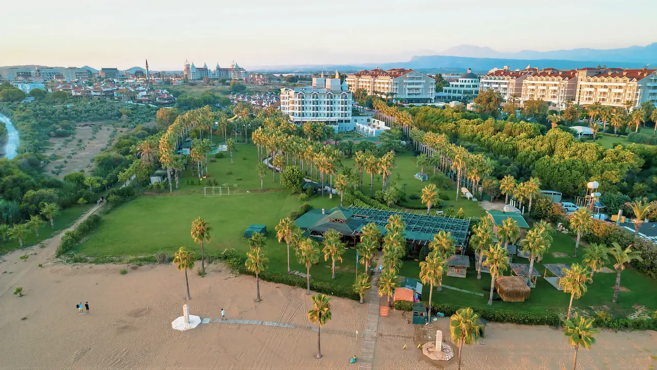 Widok na kompleks Royal Atlantis Beach z lotu ptaka