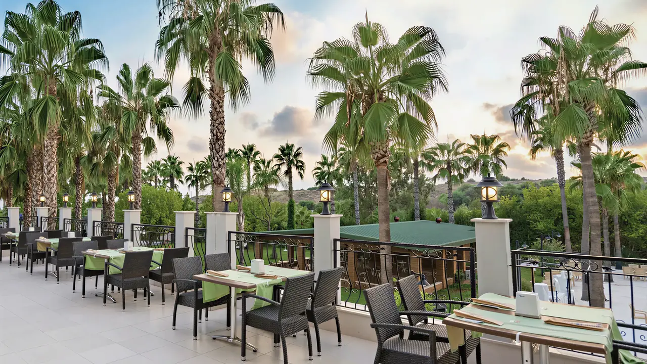 Restauracja na tarasie w Royal Atlantis Beach