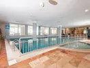 Kryty basen w hotelu Royal Atlantis Beach