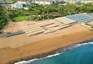 Widok z lotu ptaka na Royal Atlantis Beach i plażę