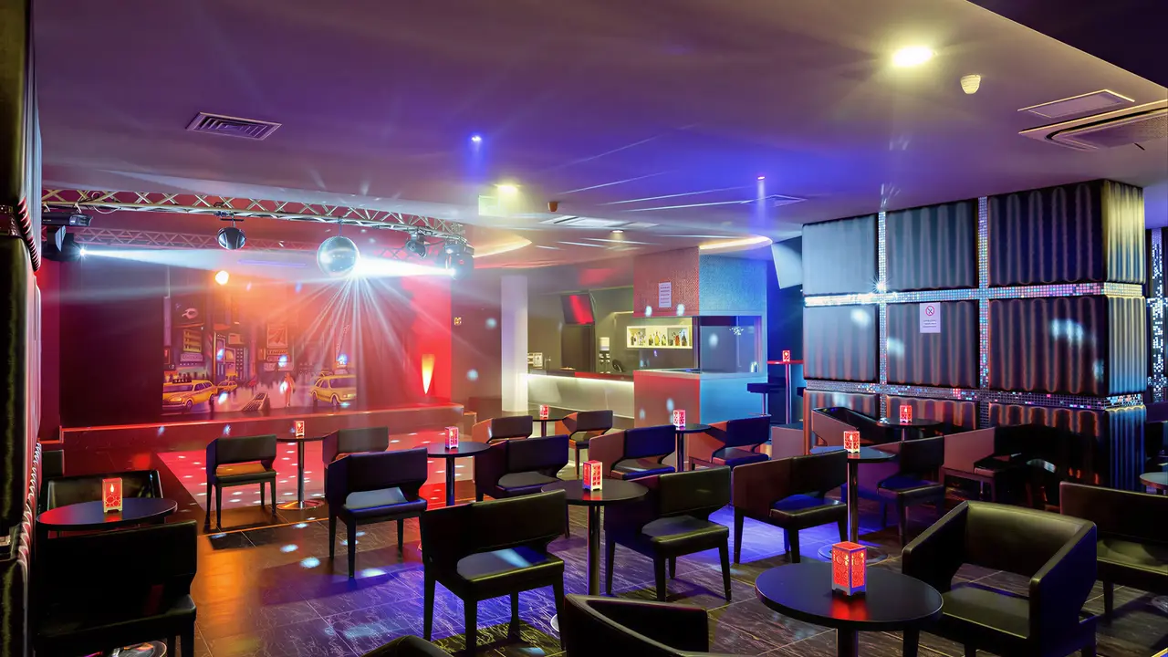 Klub rozrywki w Royal Holiday Palace z kolorowym oświetleniem