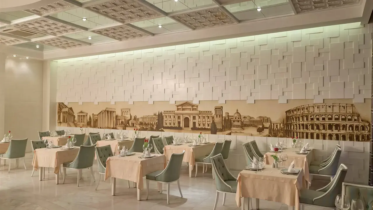 Restauracja w Royal Holiday Palace z nakrytymi stołami