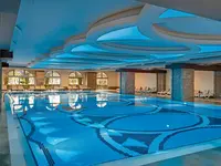 Kryty basen w hotelu Royal Holiday Palace