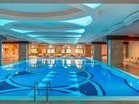 Kryty basen w hotelu Royal Holiday Palace