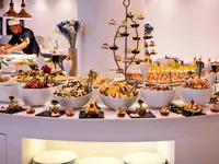 Bufet z przekąskami w Royal Tulip Taj Sultan 