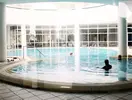 Kryty basen w hotelu Royal Tulip Taj Sultan 