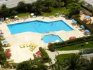Basen z leżakami w RR Club Amarilis