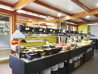 Bufet z jedzeniem w RR Club Amarilis