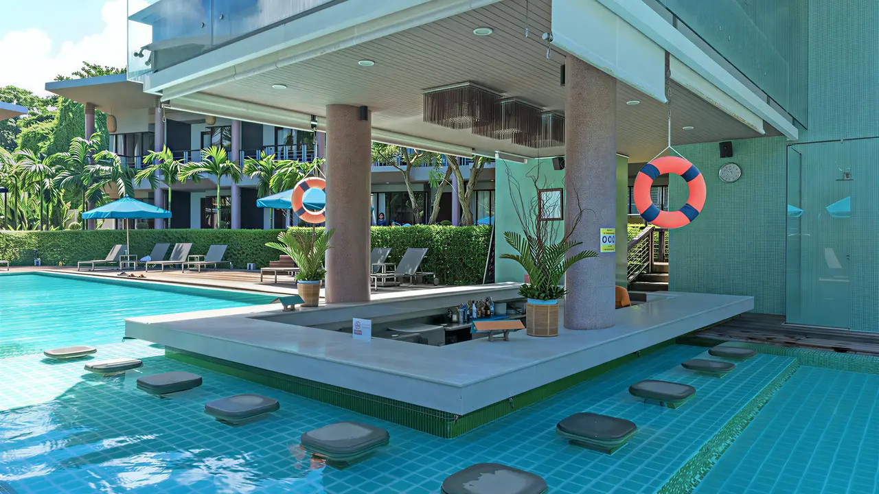 Bar przy basenie w Sai Kaew